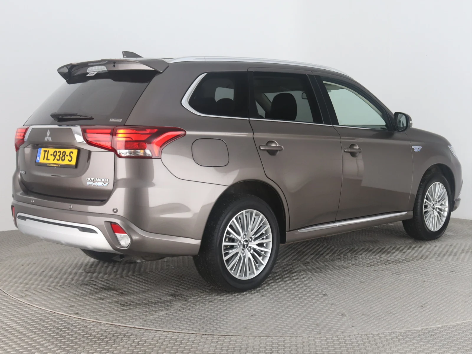 Mitsubishi-Outlander