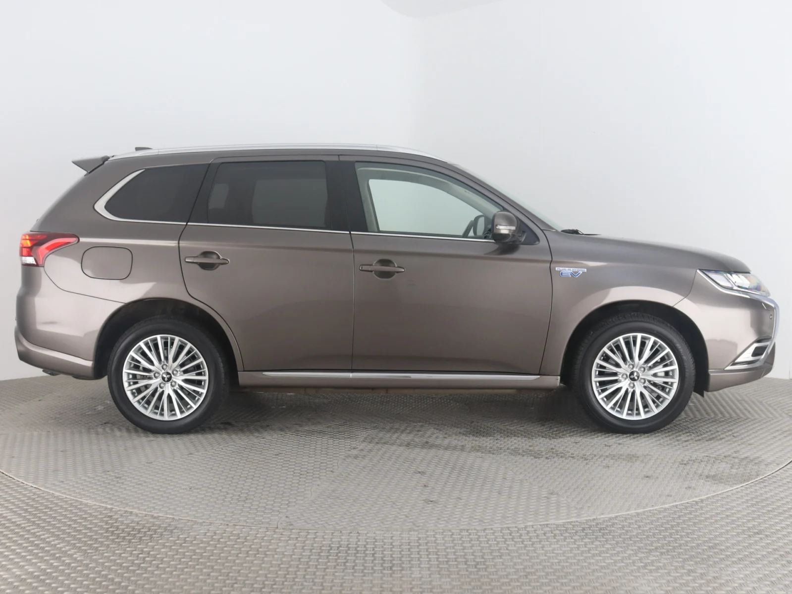 Mitsubishi-Outlander