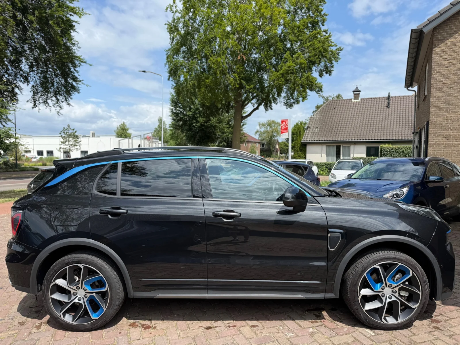 Lynk & Co-01