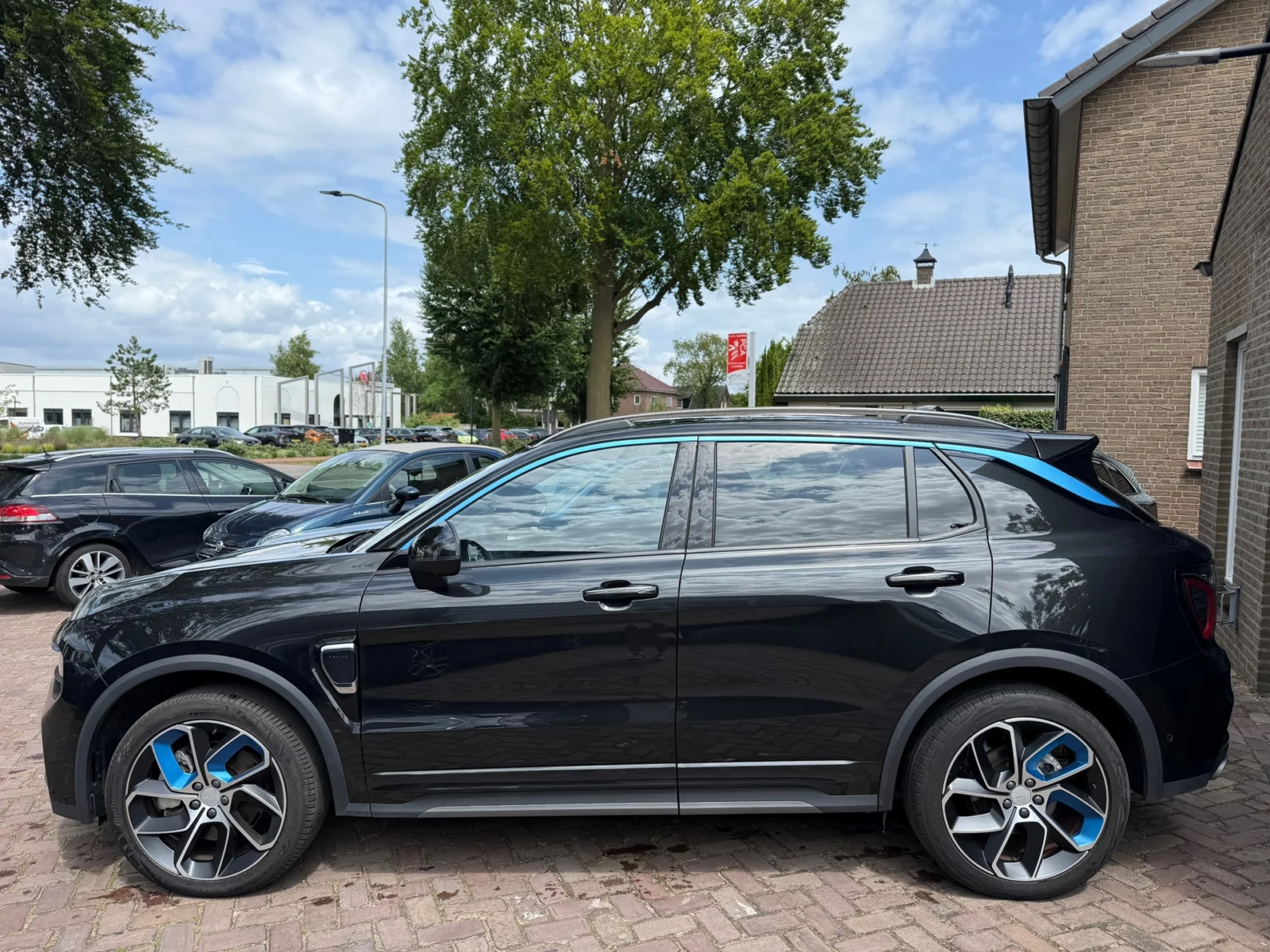 Lynk & Co-01