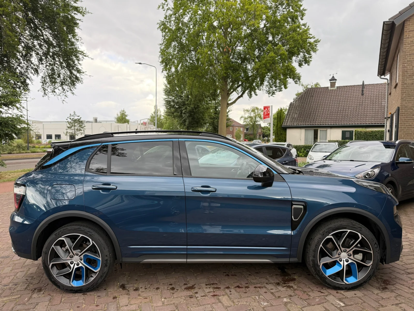 Lynk & Co-01