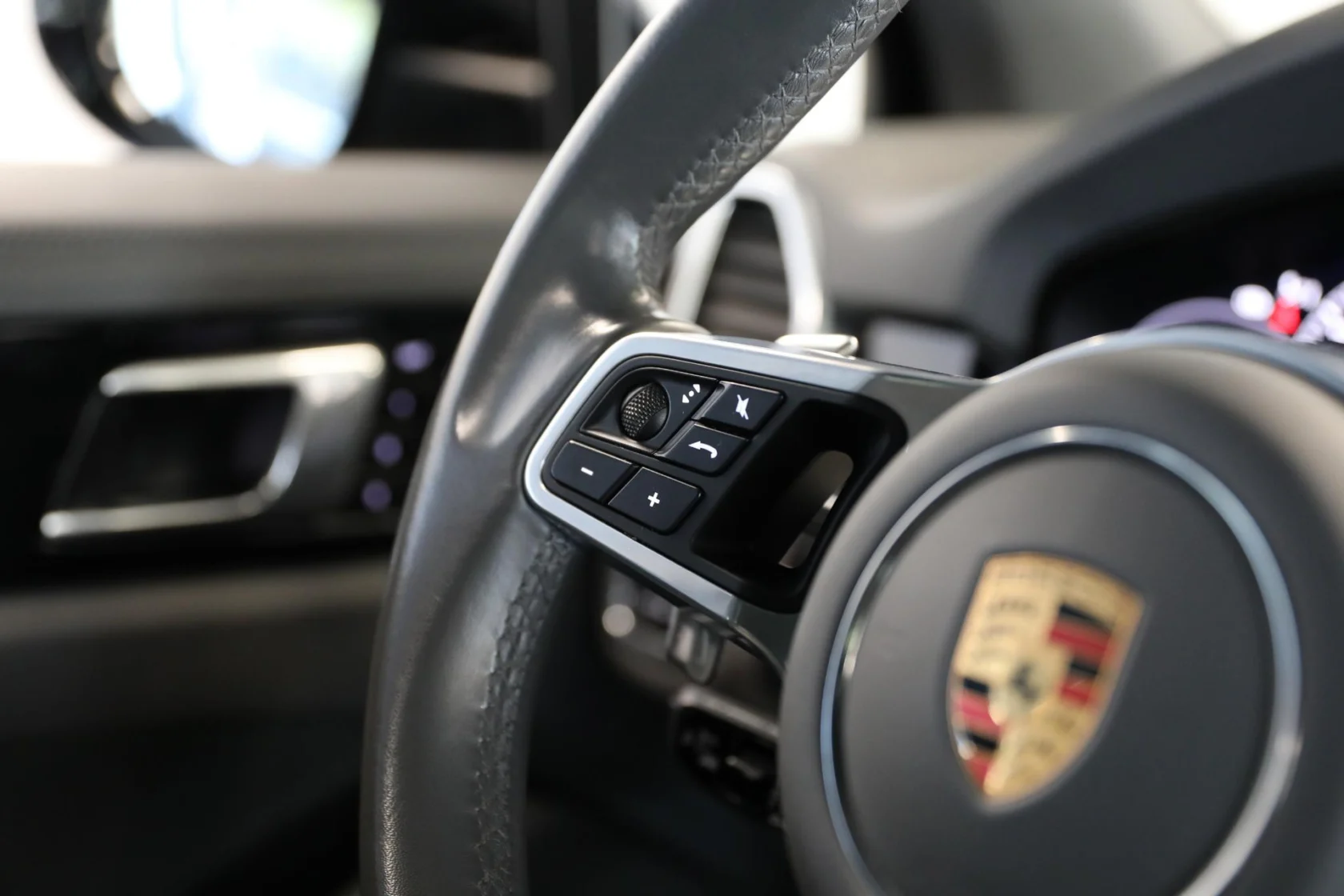Porsche-Cayenne