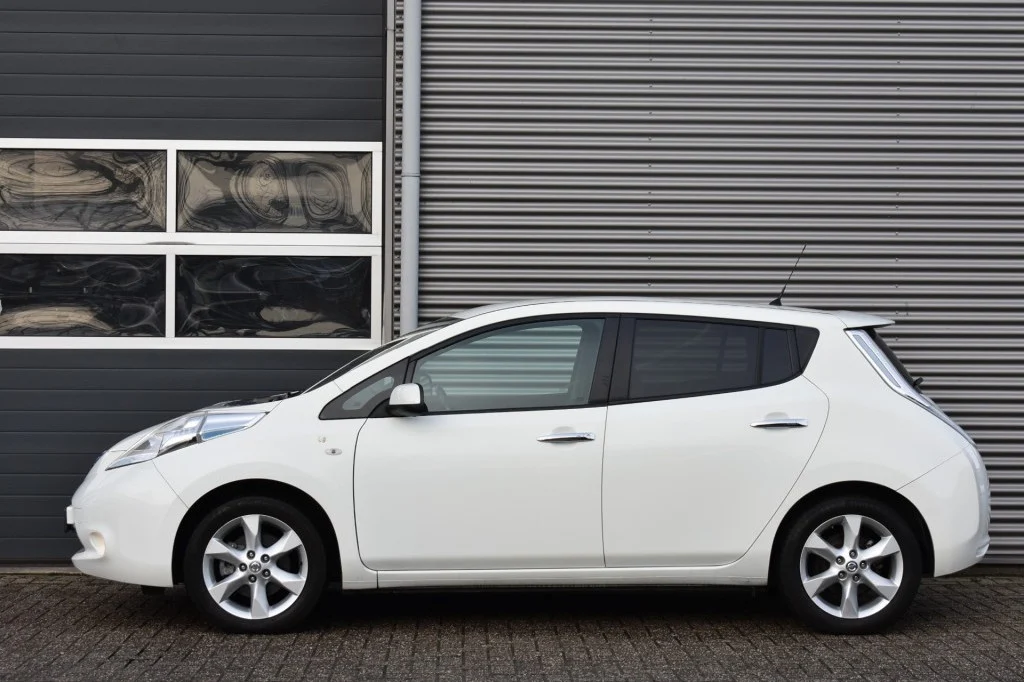 Nissan-Leaf