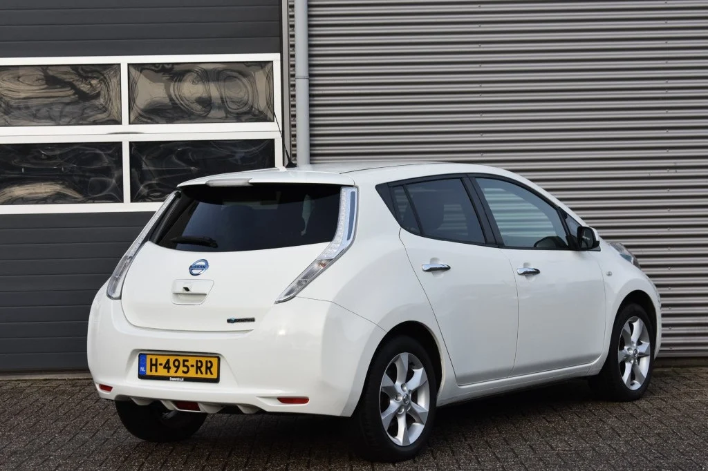 Nissan-Leaf