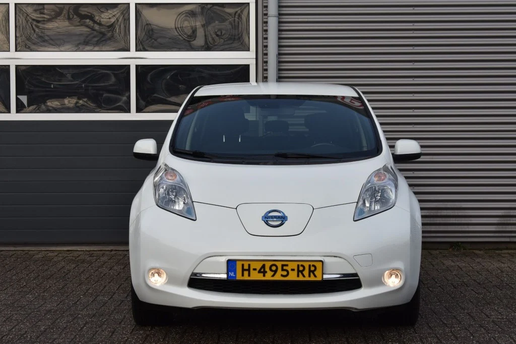 Nissan-Leaf