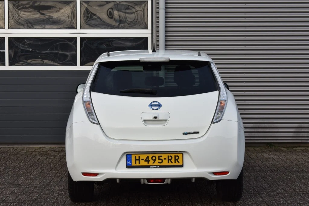Nissan-Leaf