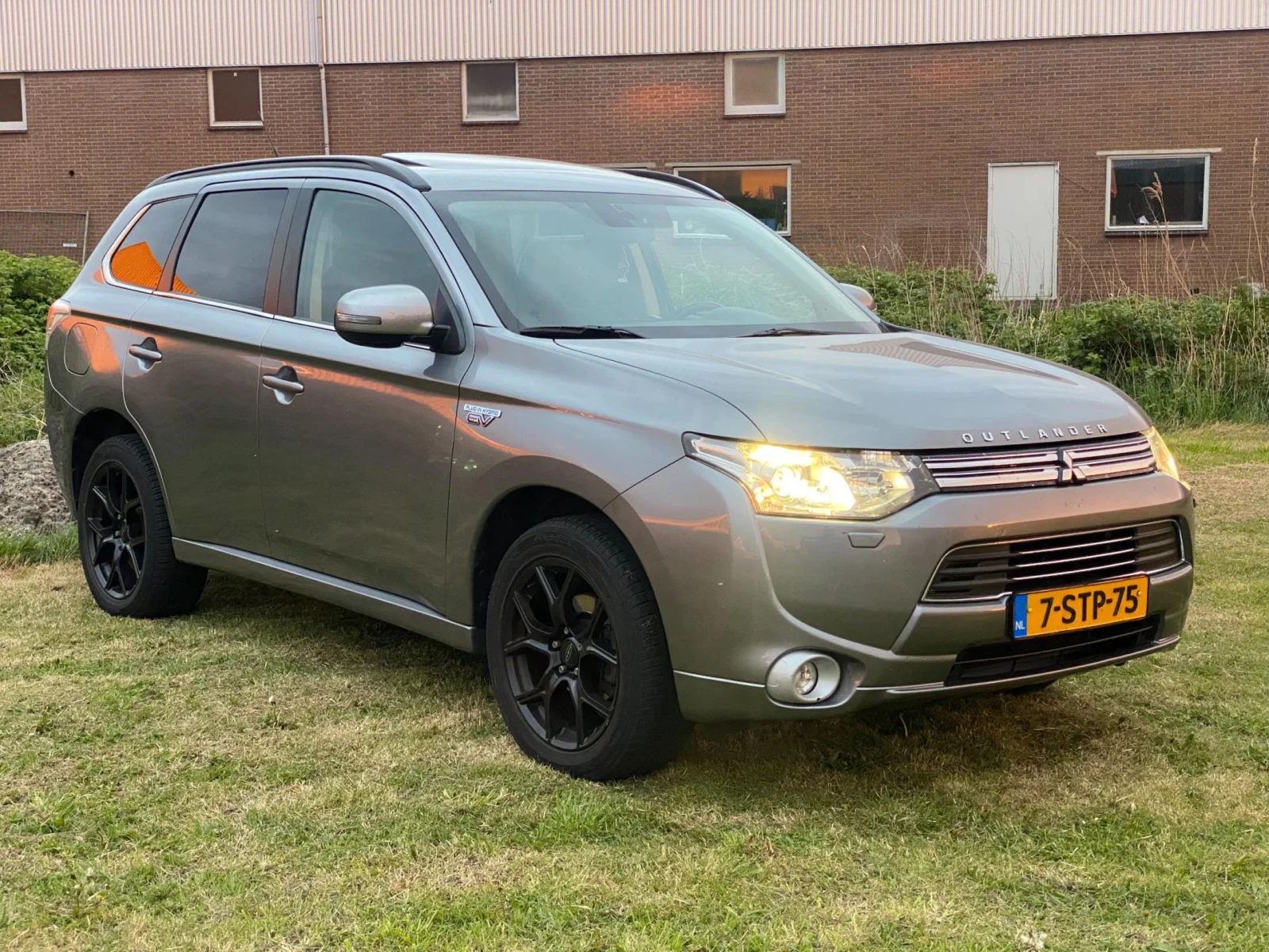 Mitsubishi-Outlander