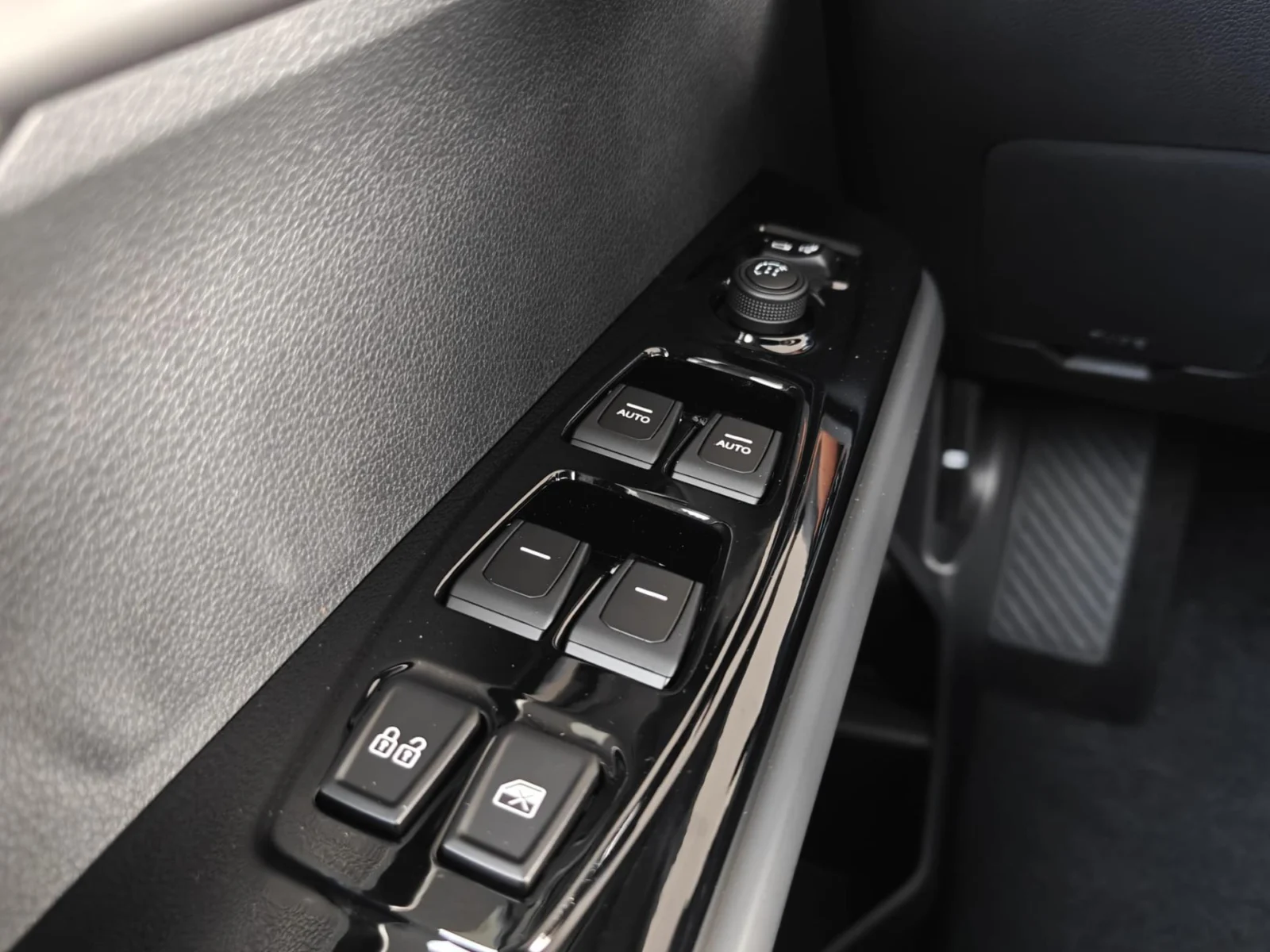 KG Mobility-Torres EVX