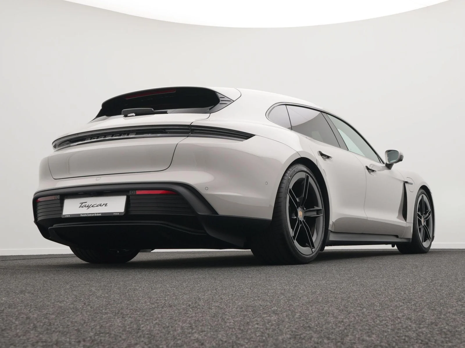 Porsche-Taycan Sport Turismo