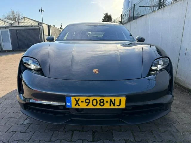 Porsche-Taycan