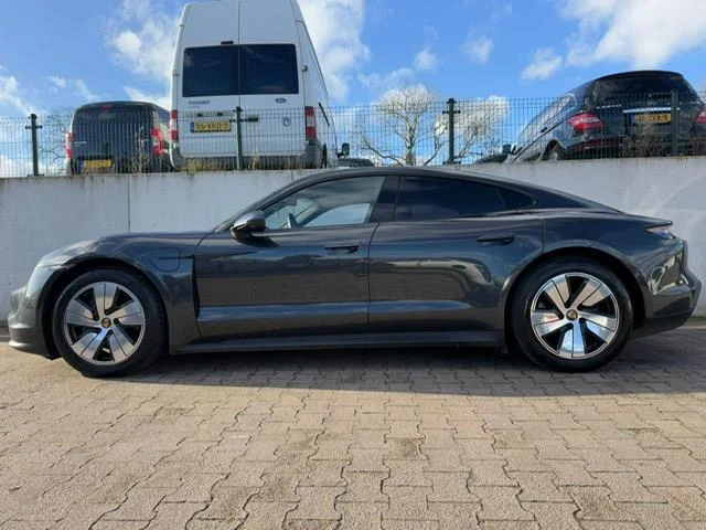 Porsche-Taycan
