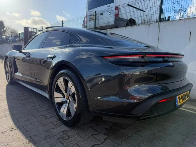 Porsche-Taycan