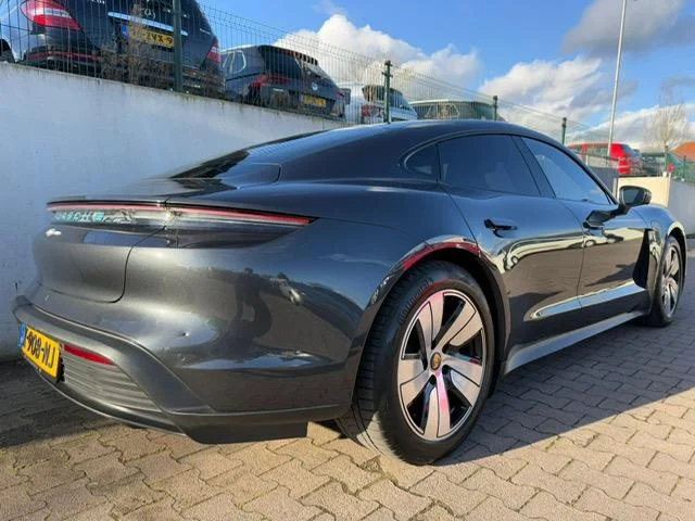 Porsche-Taycan