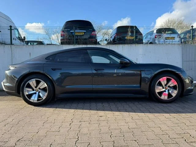 Porsche-Taycan