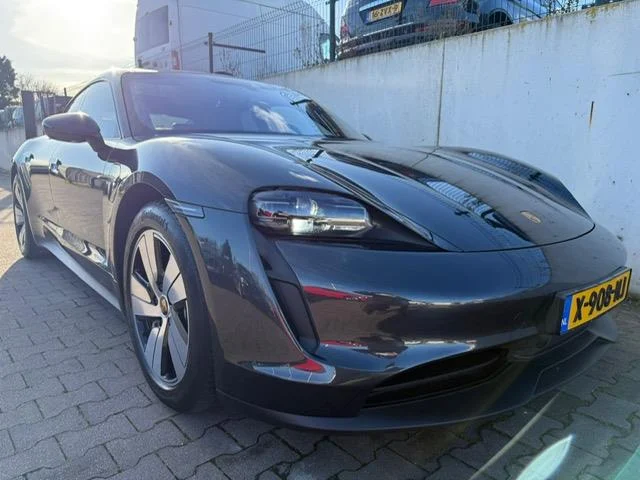 Porsche-Taycan