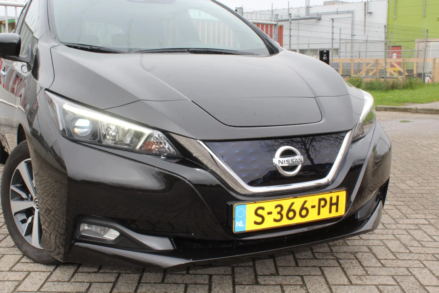 Nissan-Leaf
