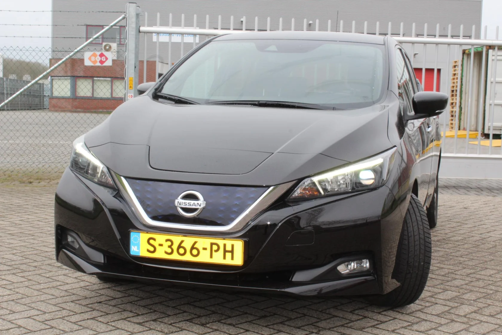 Nissan-Leaf