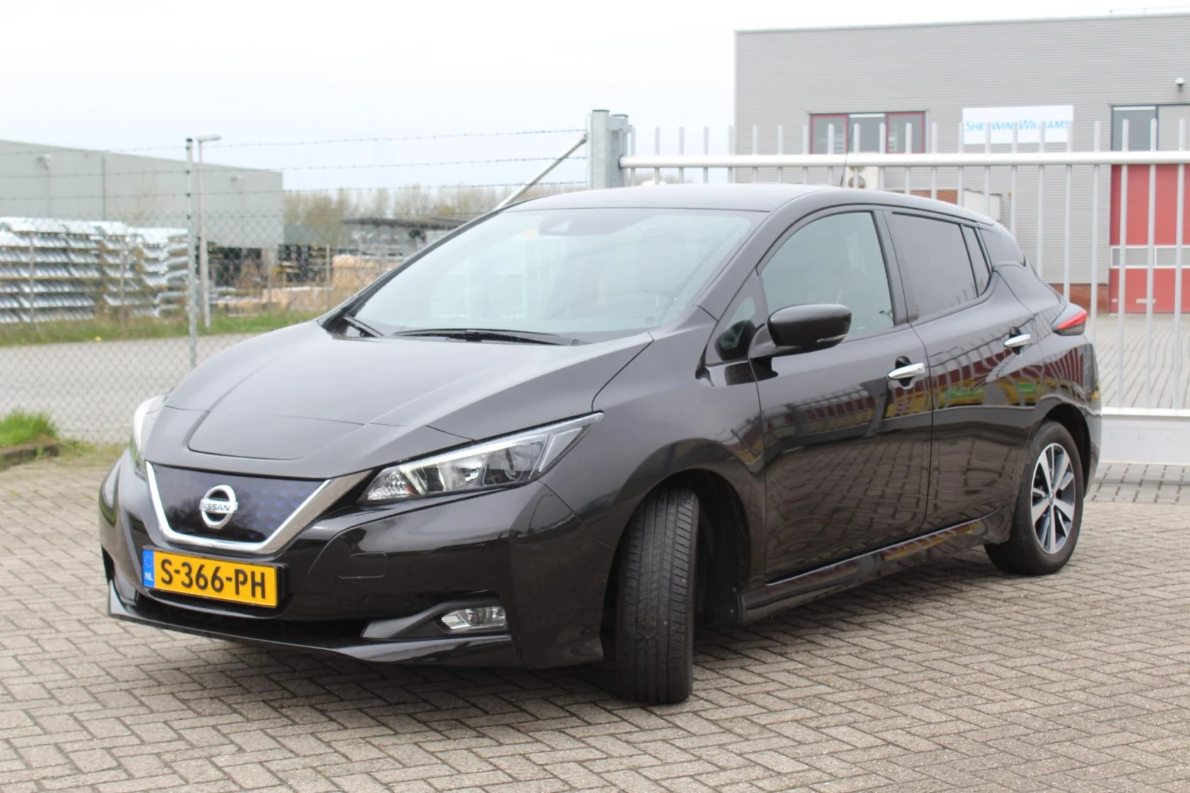 Nissan-Leaf