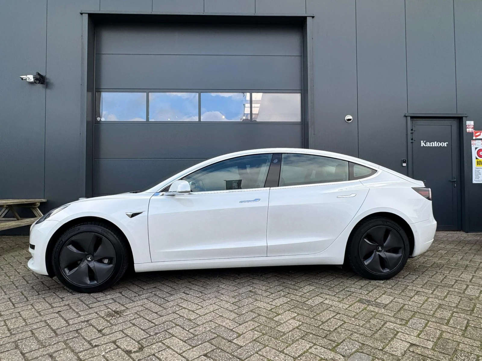 Tesla-Model 3