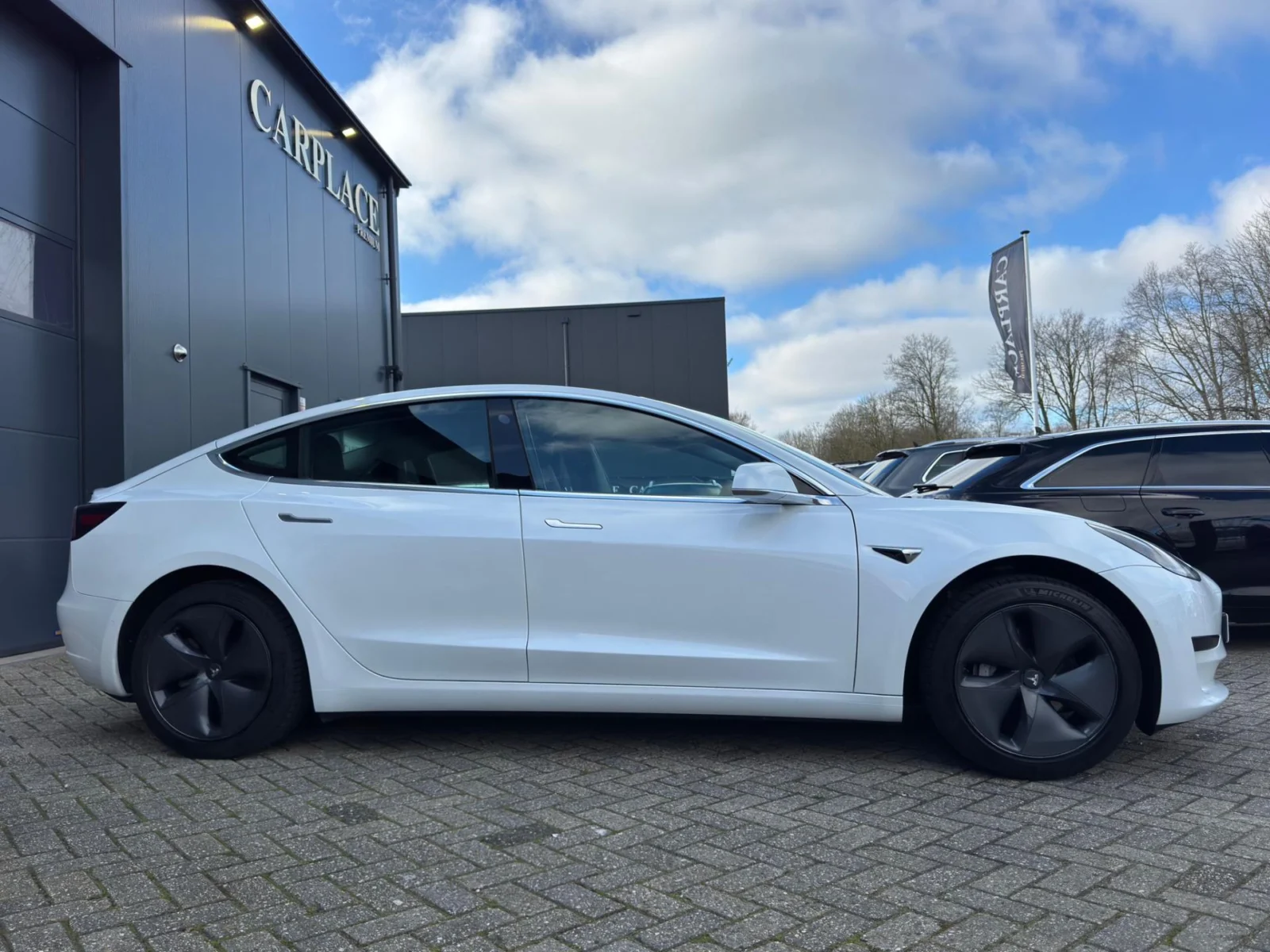 Tesla-Model 3