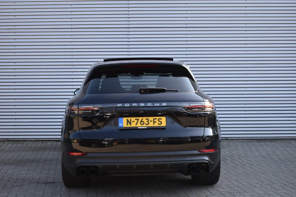 Porsche-Cayenne