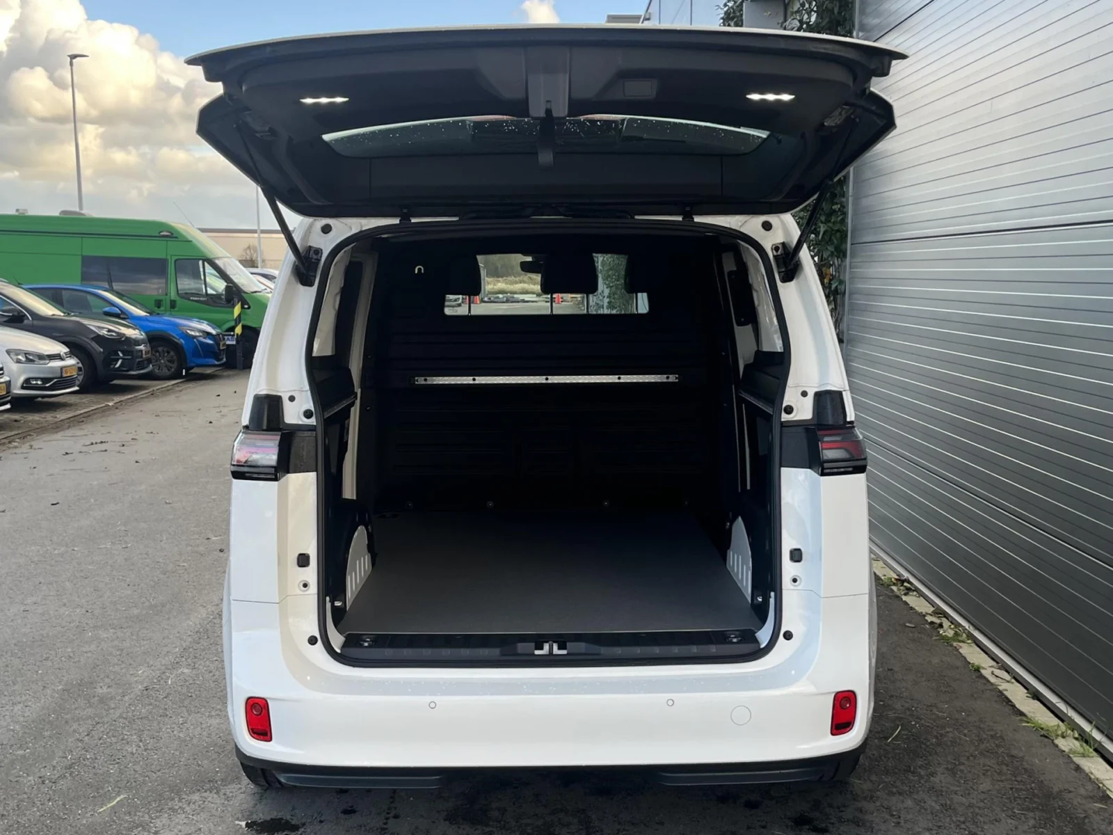 Volkswagen-ID.Buzz Cargo