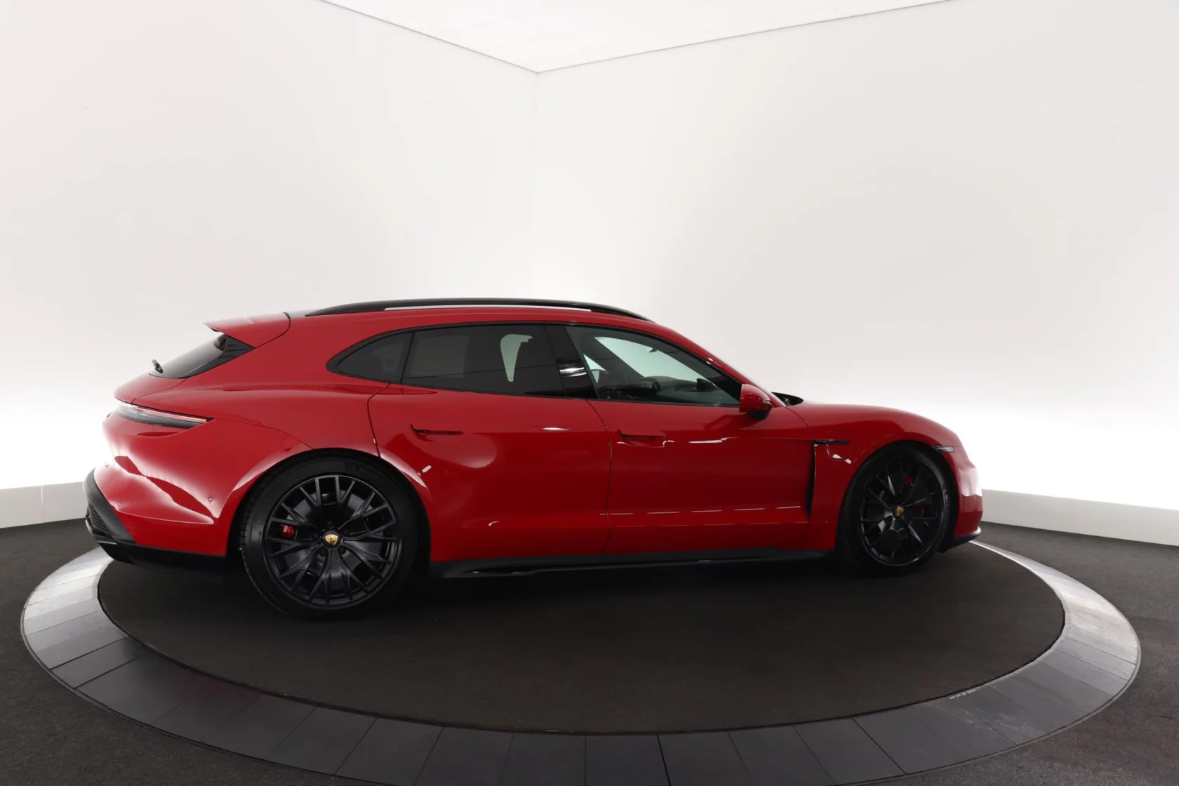 Porsche-Taycan Sport Turismo