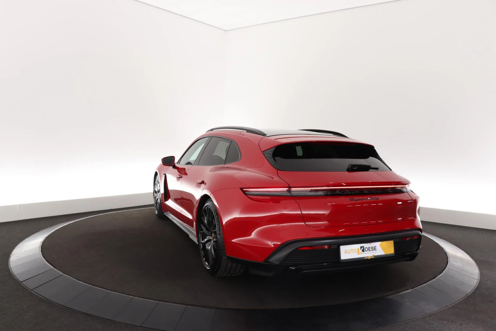 Porsche-Taycan Sport Turismo
