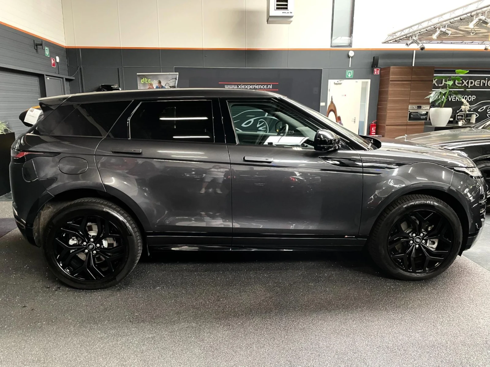 Land Rover-Range Rover Evoque