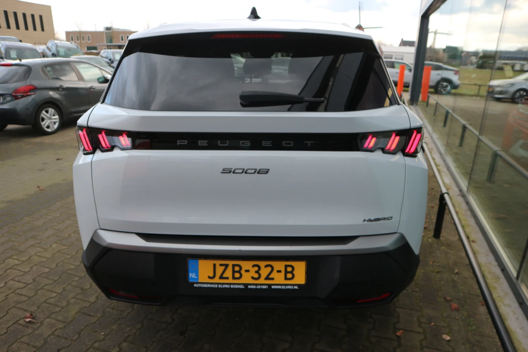 Peugeot-5008