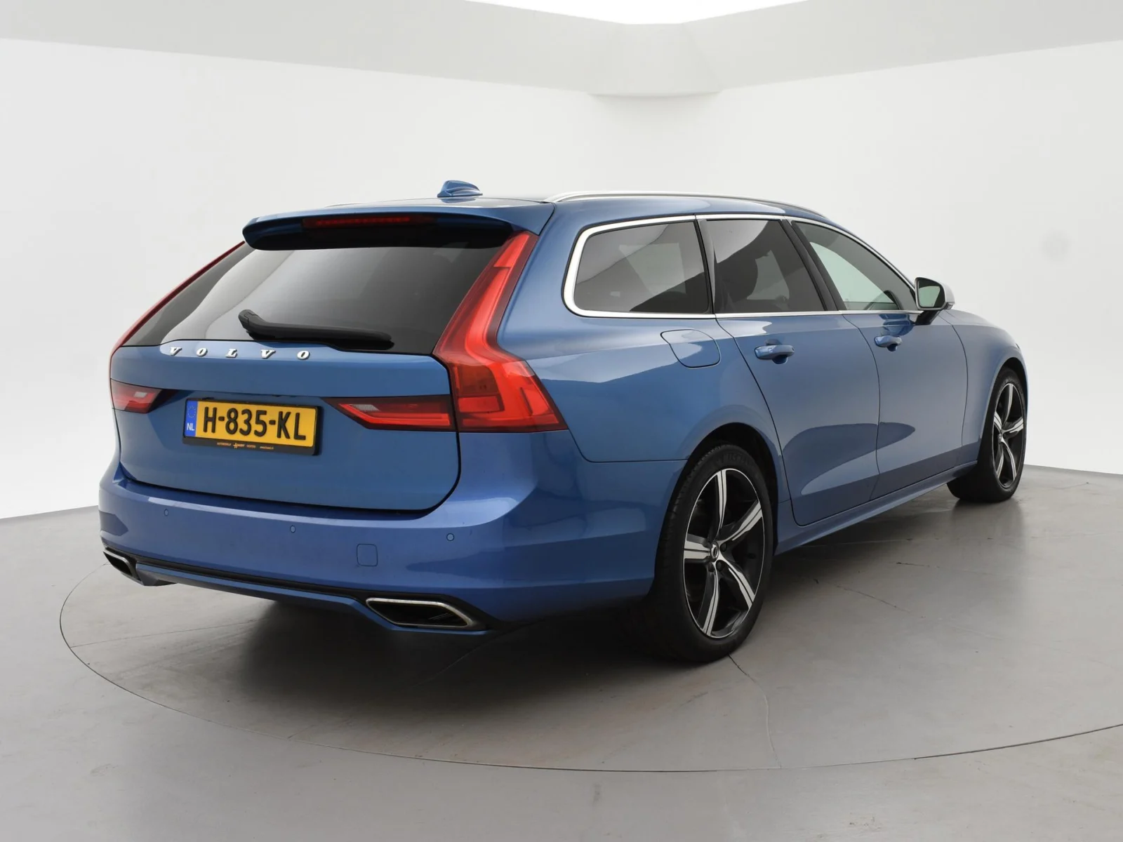 Volvo-V90
