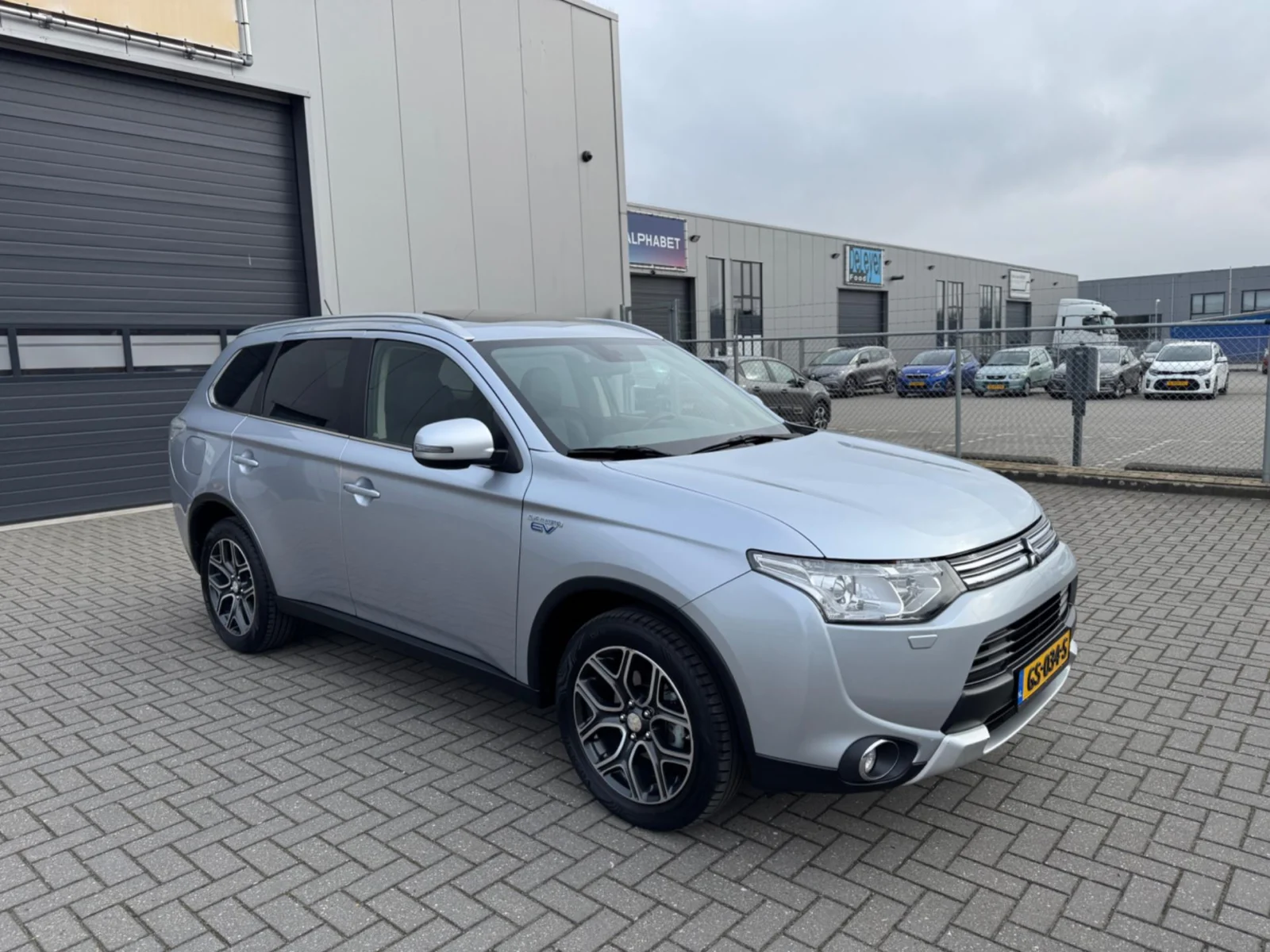 Mitsubishi-Outlander