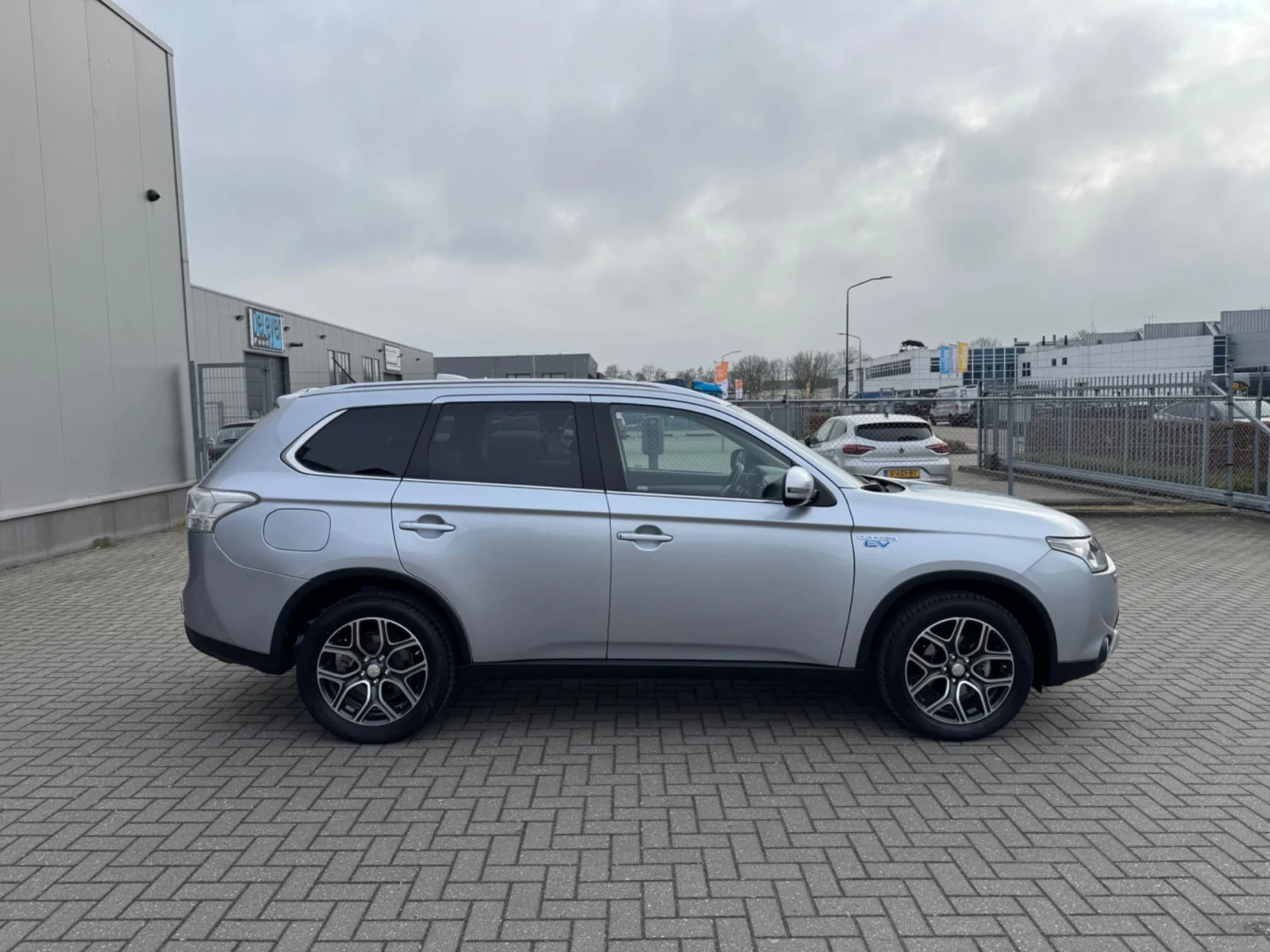 Mitsubishi-Outlander