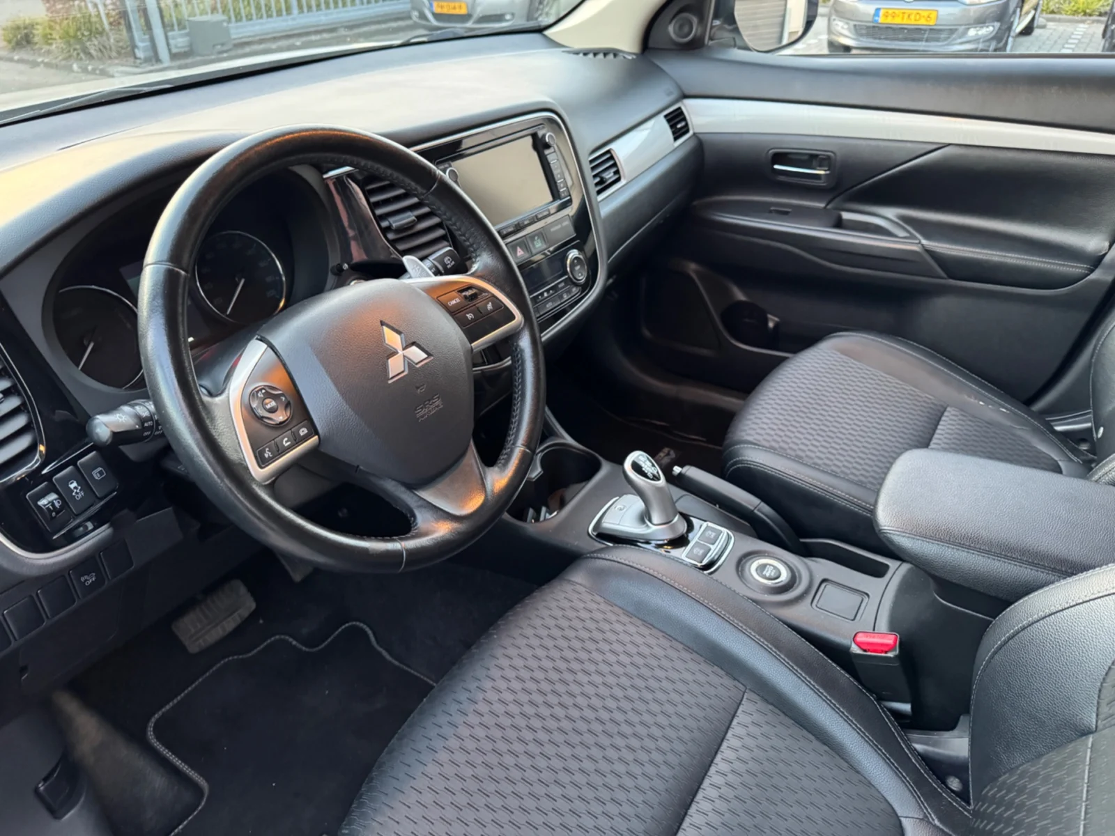 Mitsubishi-Outlander