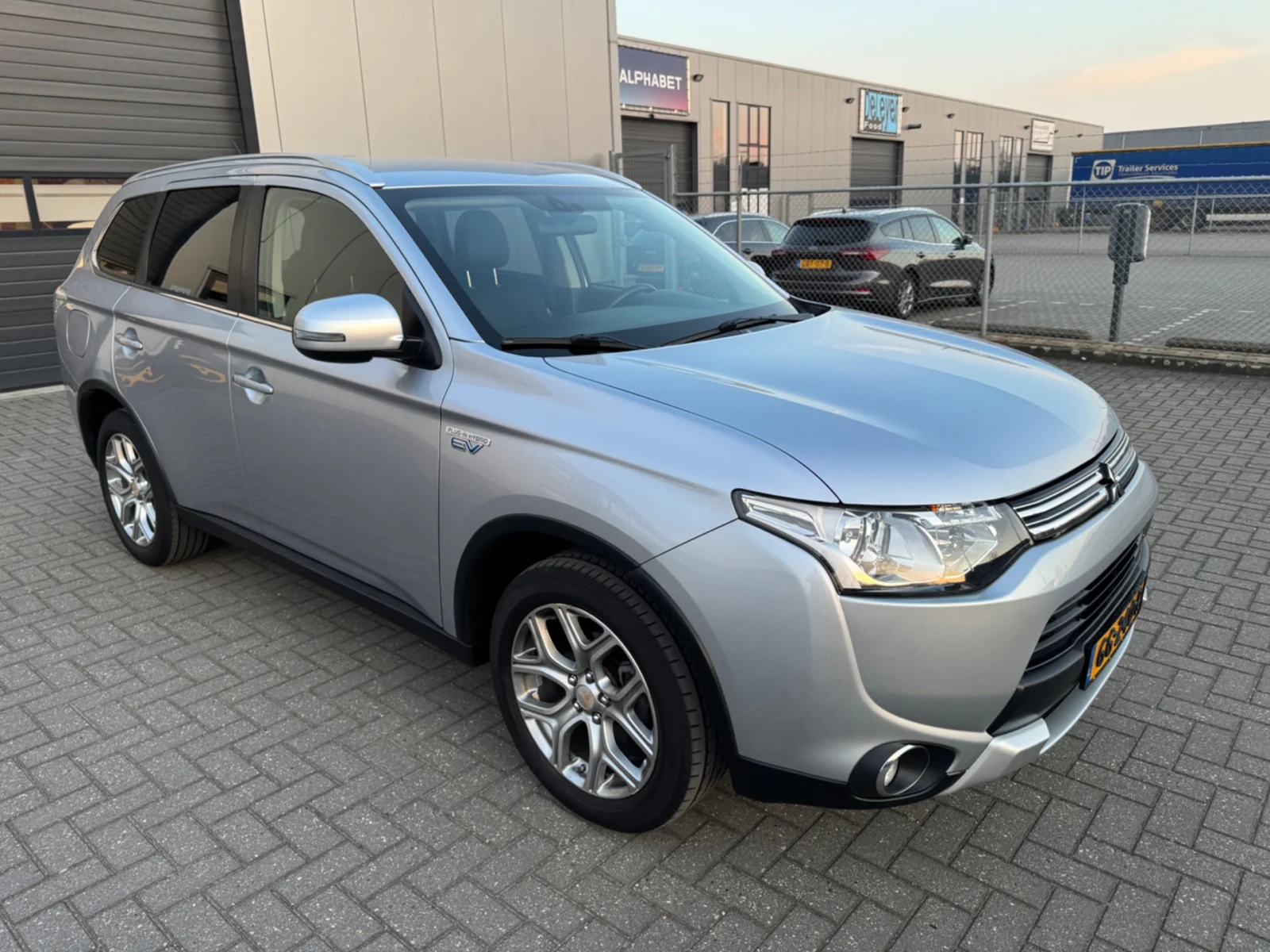 Mitsubishi-Outlander