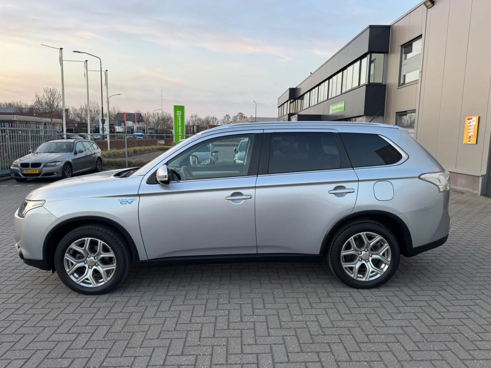 Mitsubishi-Outlander