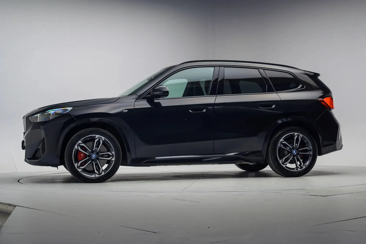 BMW-iX1