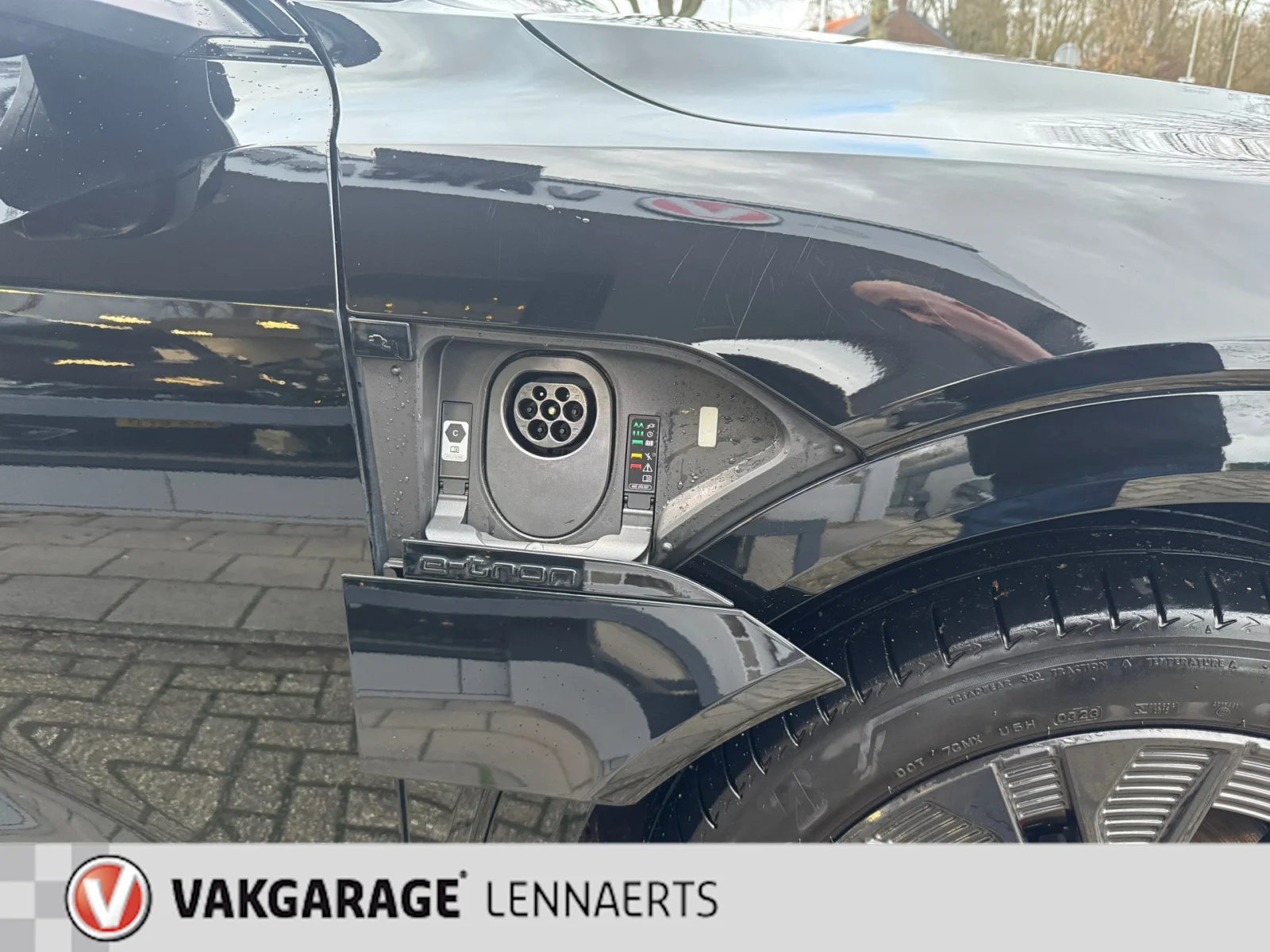 Audi-Q8 Sportback e-tron