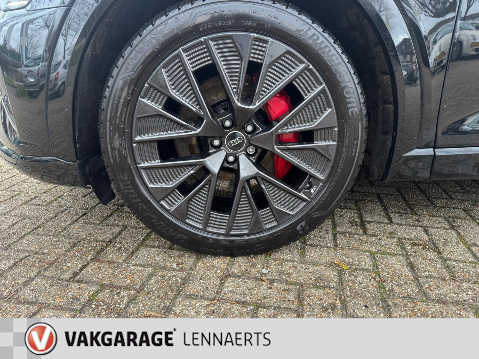 Audi-Q8 Sportback e-tron