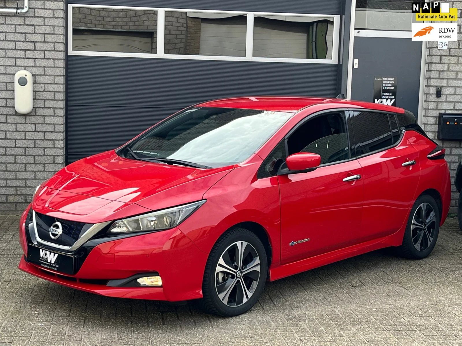 Nissan-Leaf