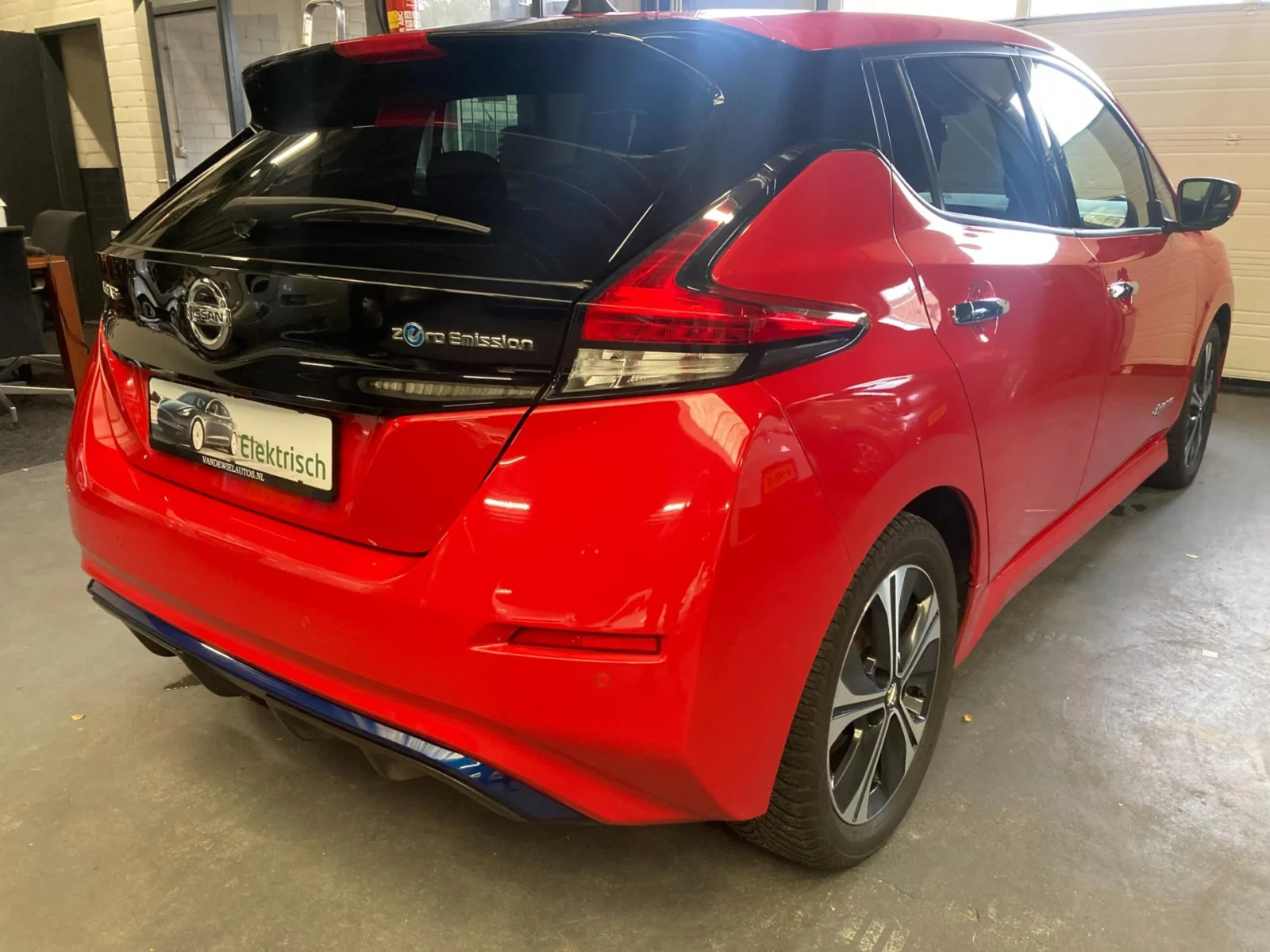 Nissan-Leaf