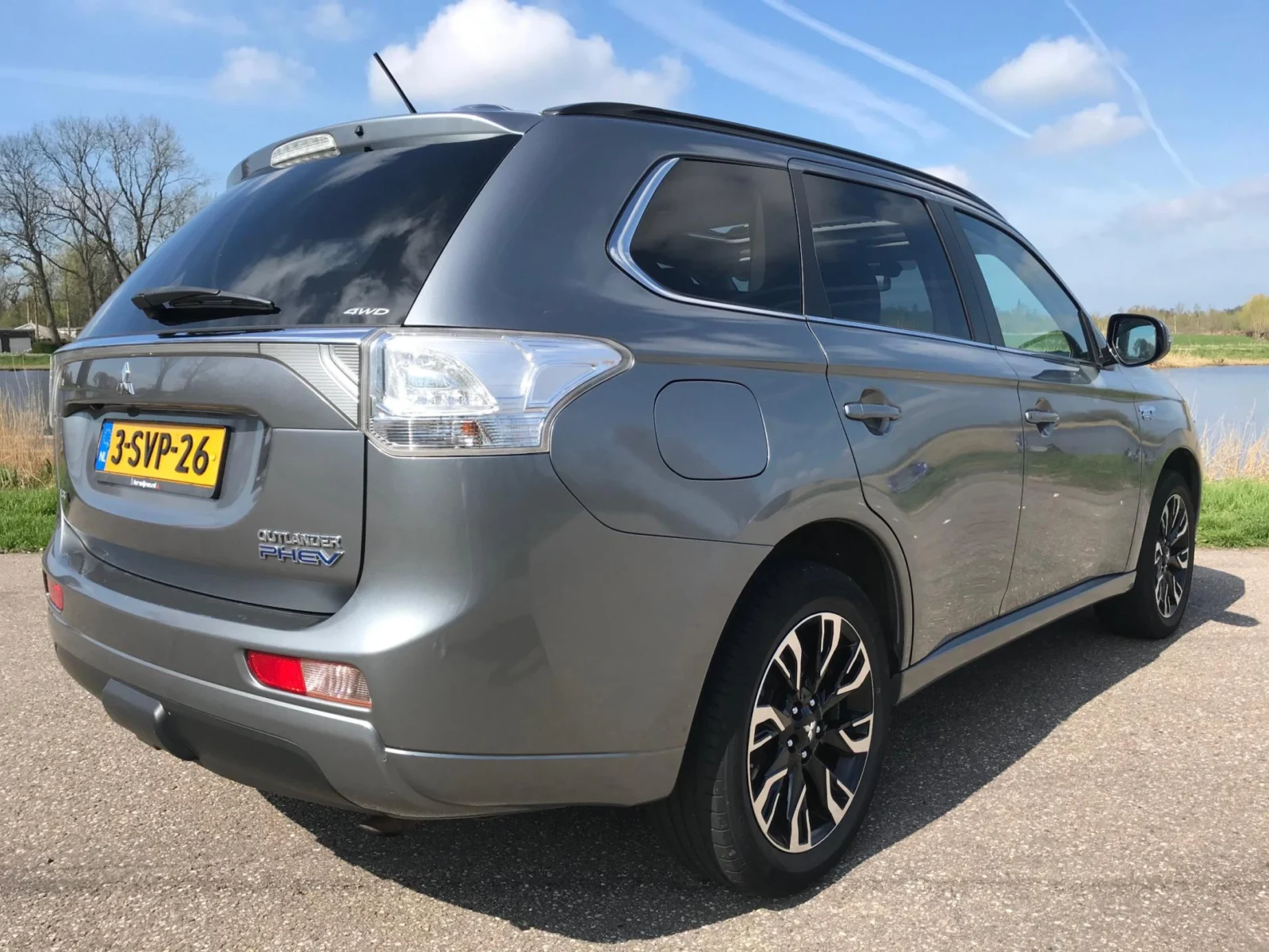 Mitsubishi-Outlander