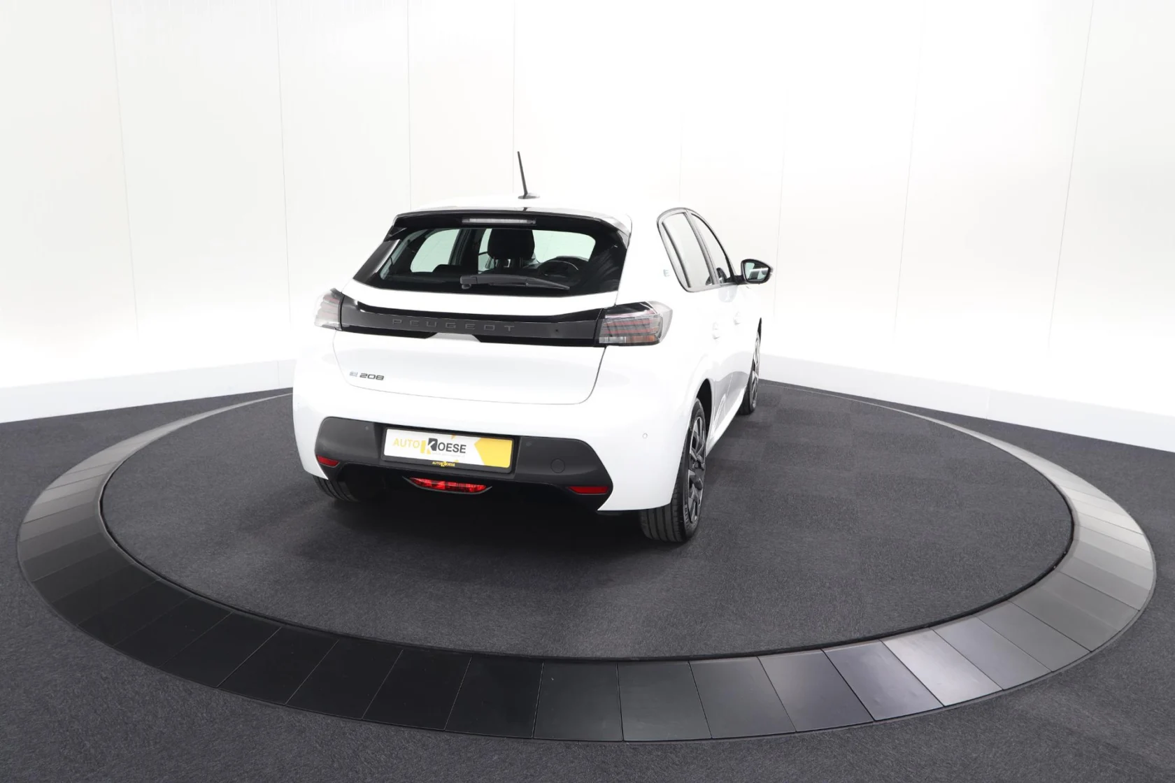 Peugeot-e-208