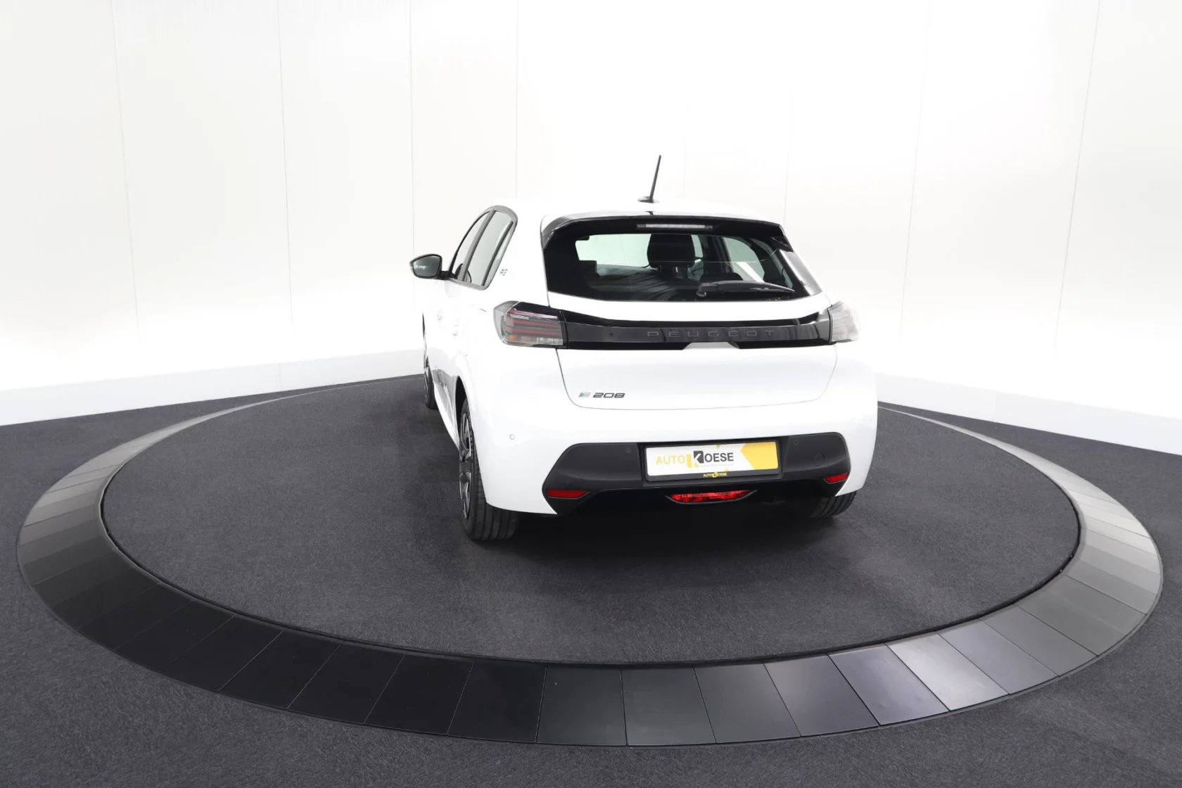 Peugeot-e-208