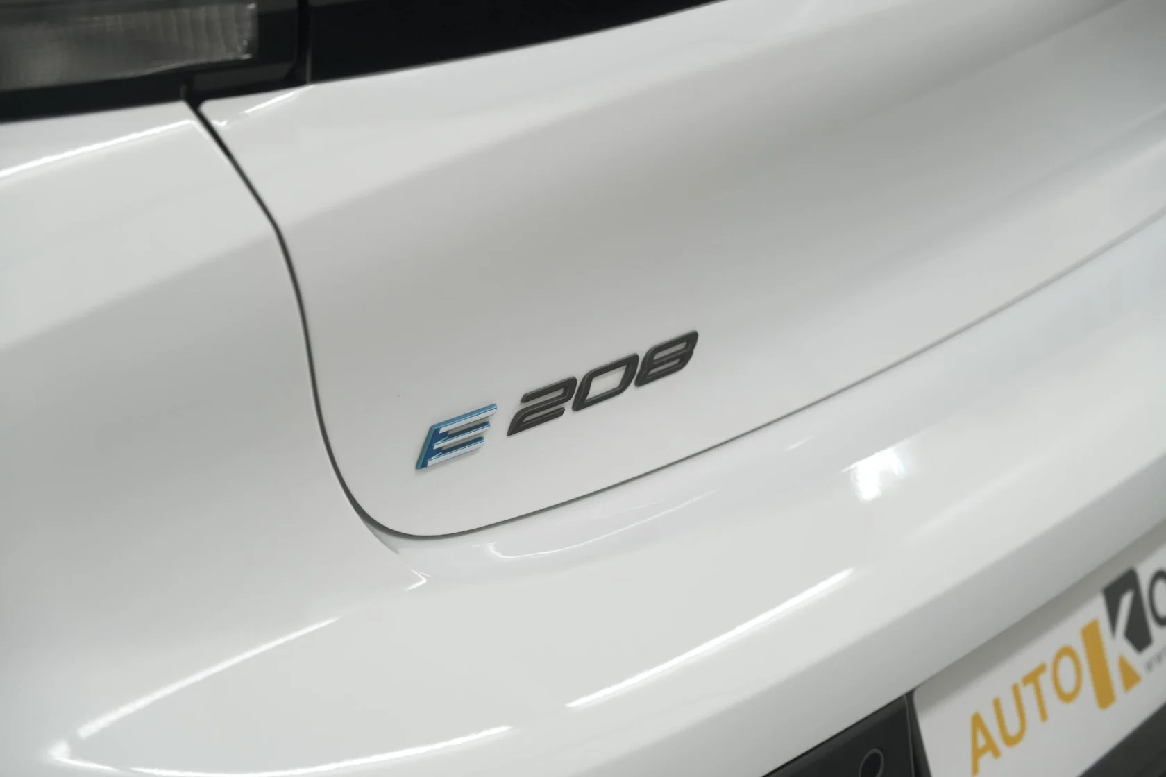 Peugeot-e-208