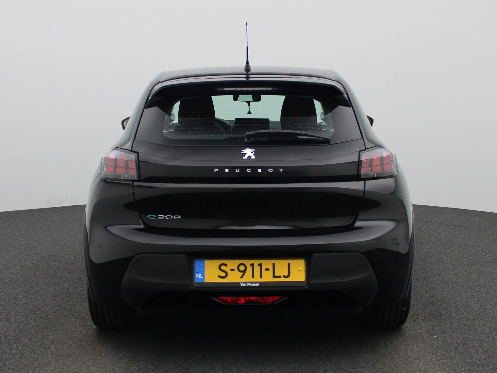 Peugeot-e-208