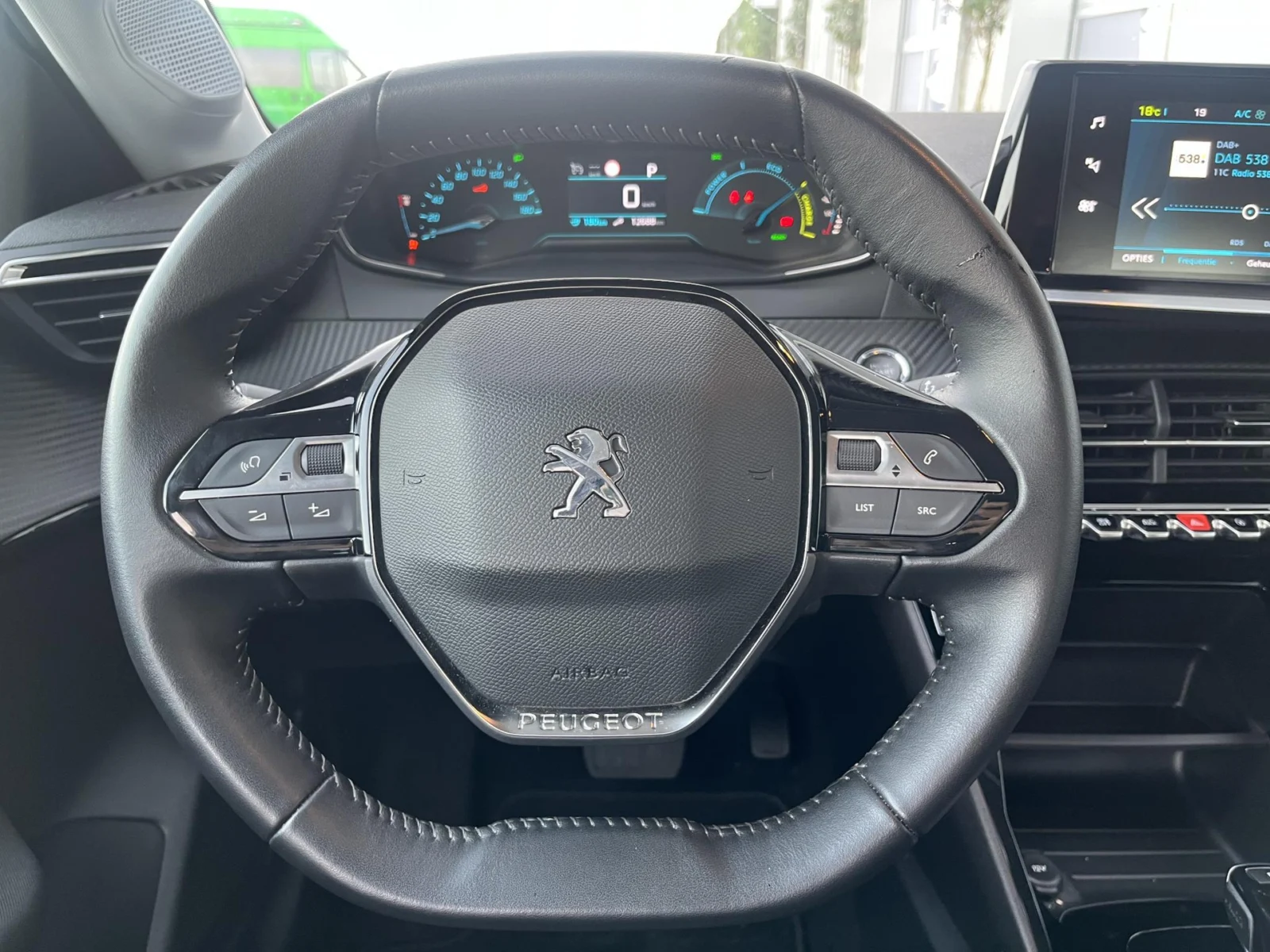 Peugeot-e-208