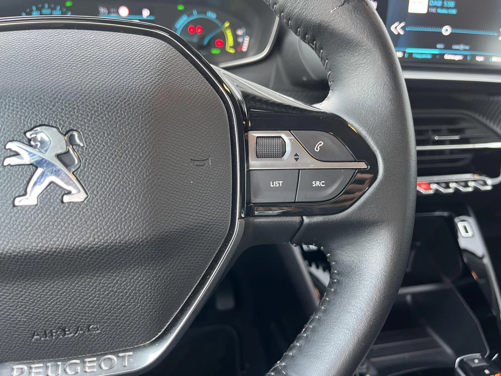 Peugeot-e-208