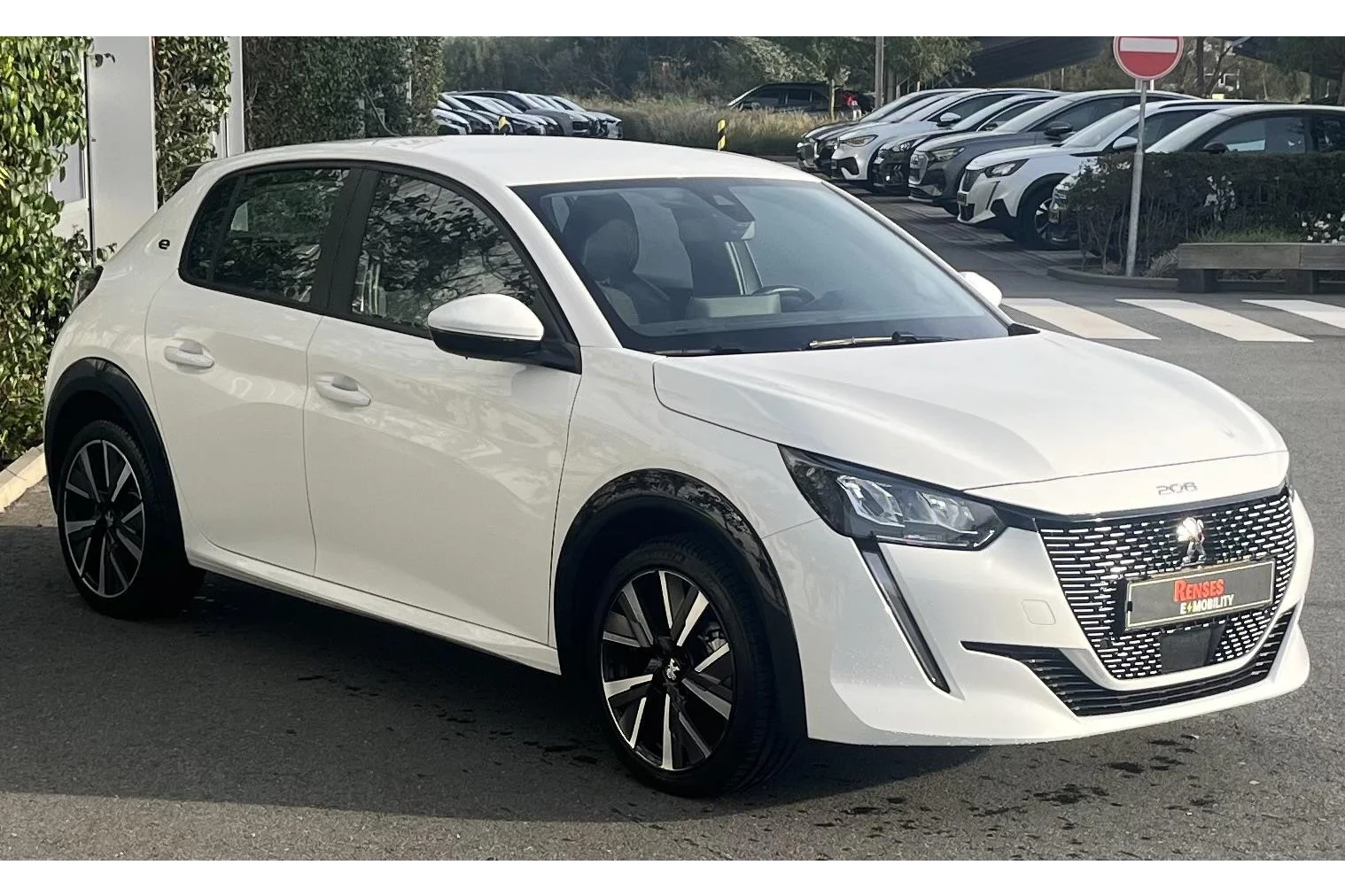 Peugeot-e-208