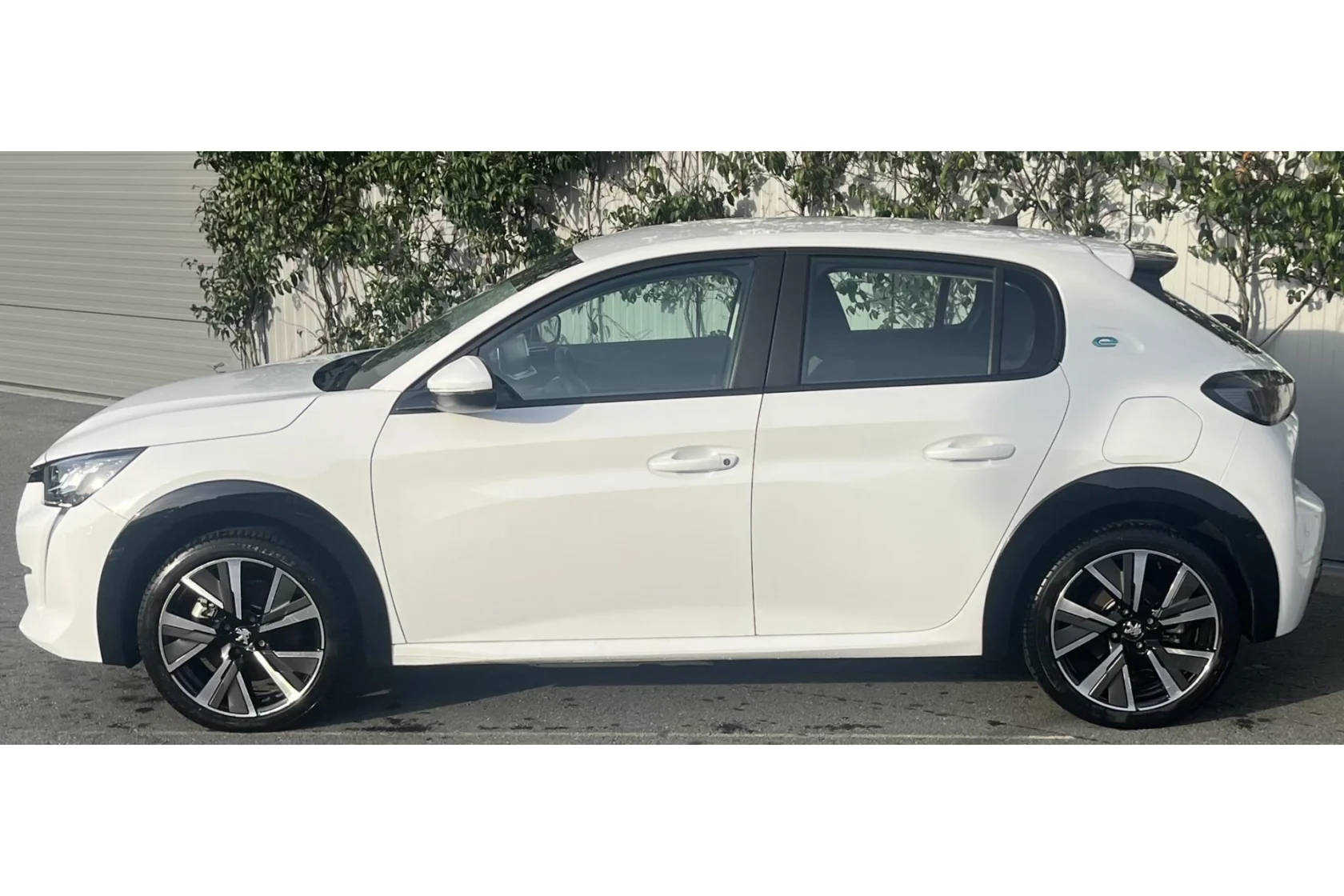 Peugeot-e-208